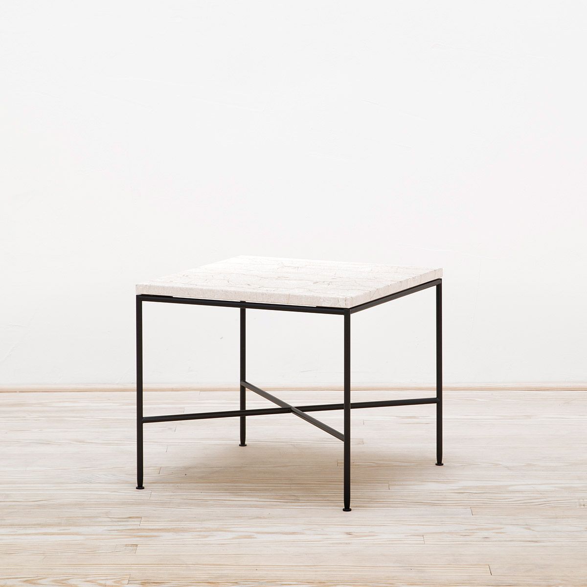 Mesa auxiliar Planner Crema - Fritz Hansen (copia)
