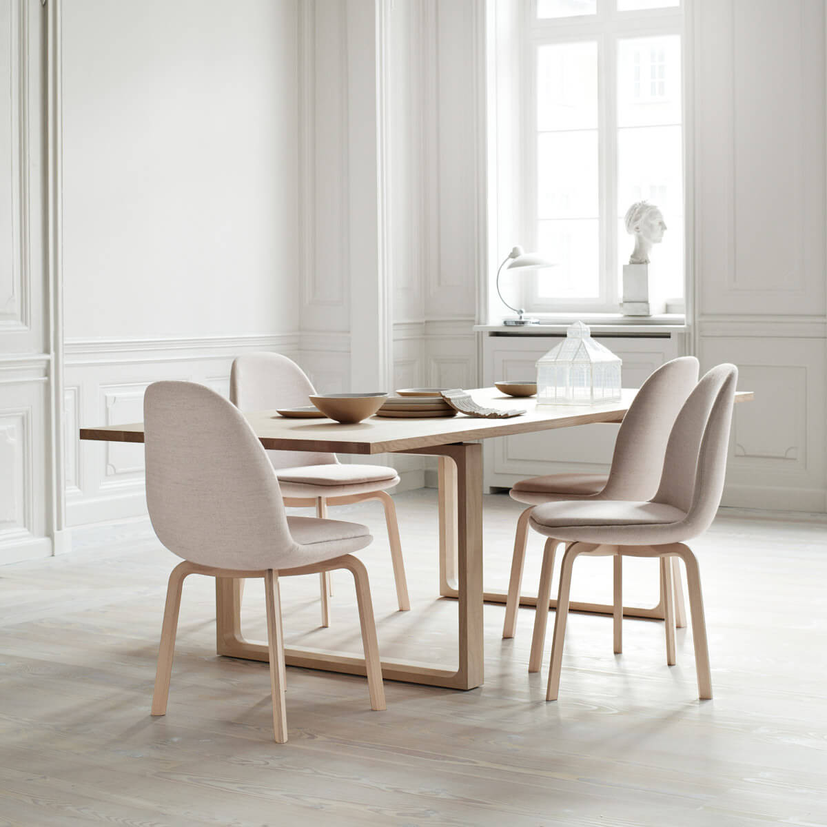 Mesa Essay - Fritz Hansen Mesa Essay - Fritz Hansen