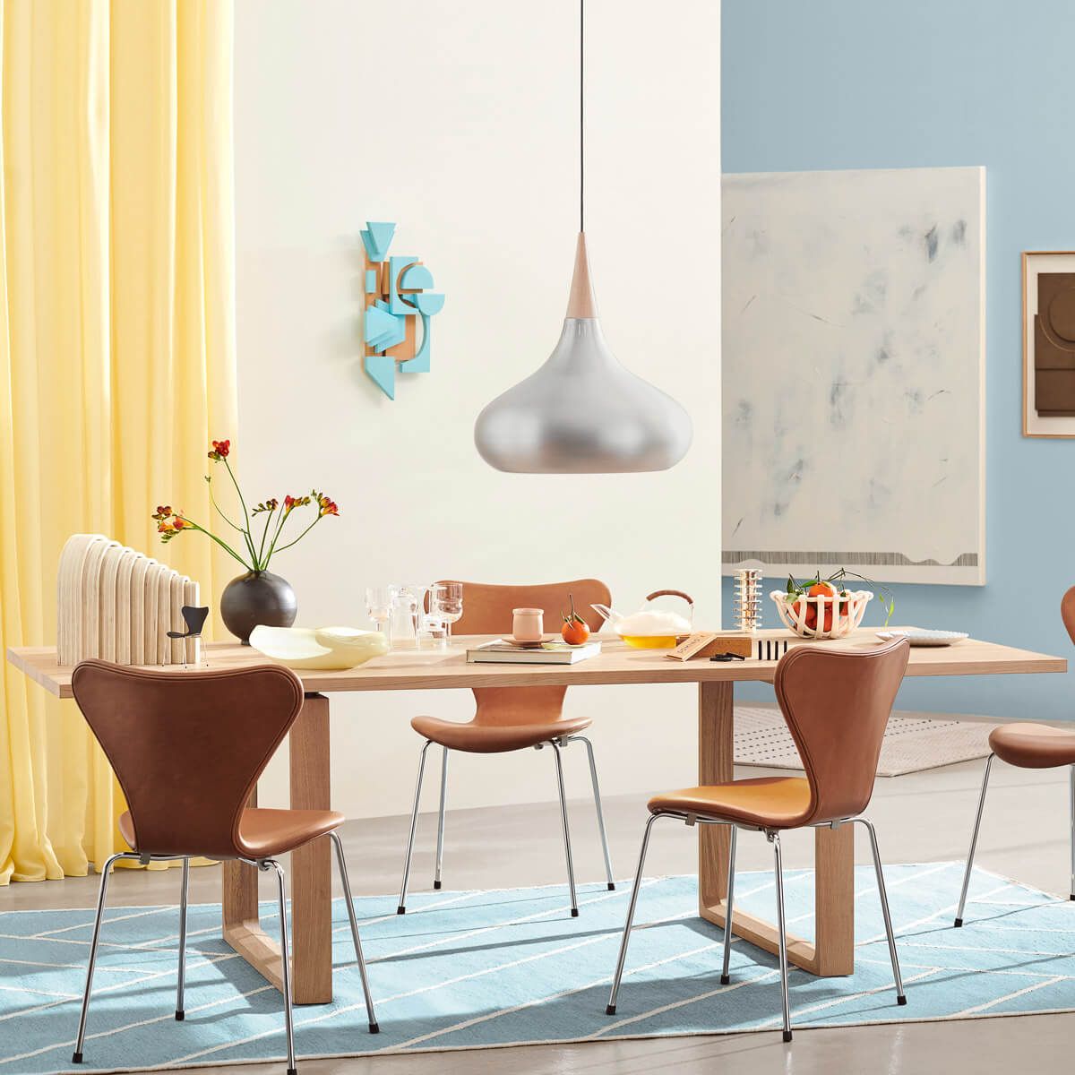 Mesa Essay - Fritz Hansen Mesa Essay - Fritz Hansen