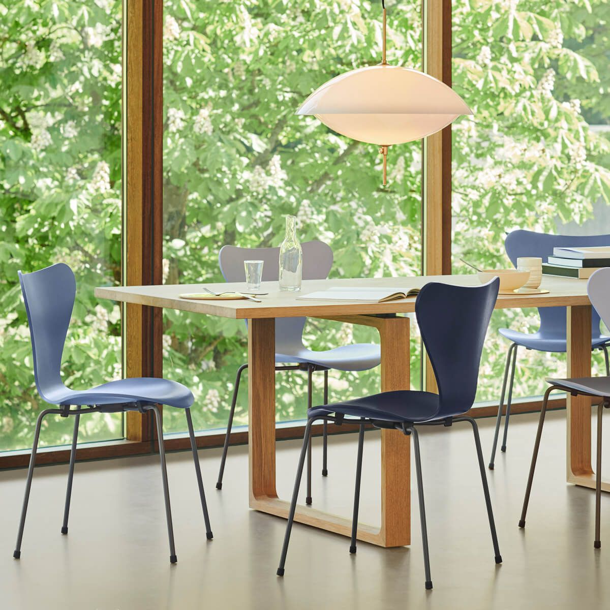 Mesa Essay - Fritz Hansen Mesa Essay - Fritz Hansen
