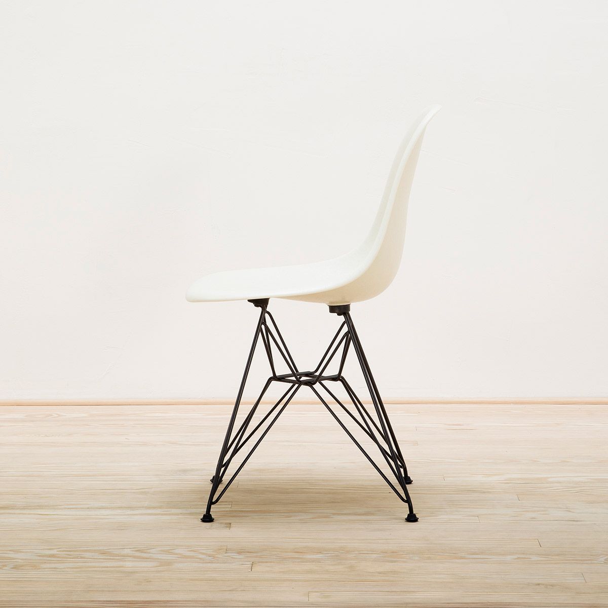 Silla Eames Fiberglass DSR Parchment