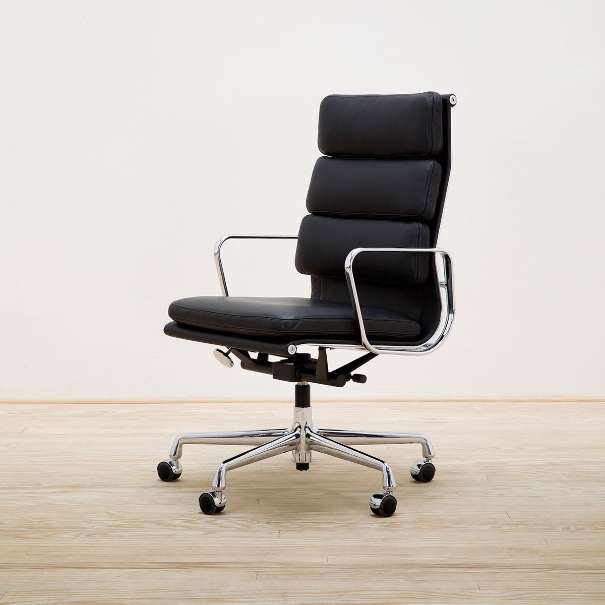 Sillón Soft Pad EA 219 Negro - Vitra