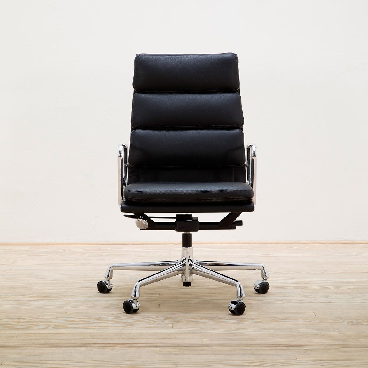Sillón Soft Pad EA 219 Negro - Vitra