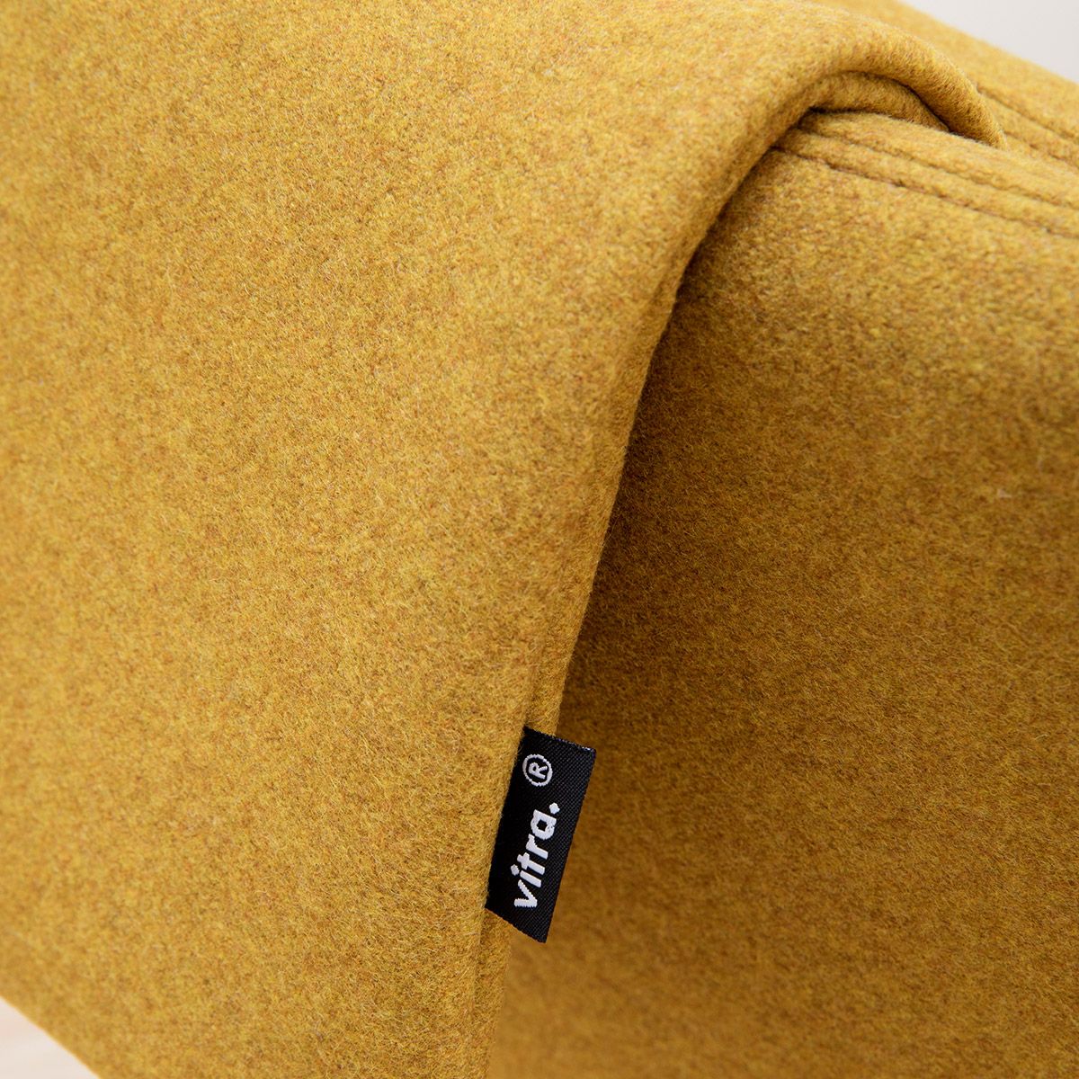 Butaca HAL Lounge Chair & Ottoman - Vitra