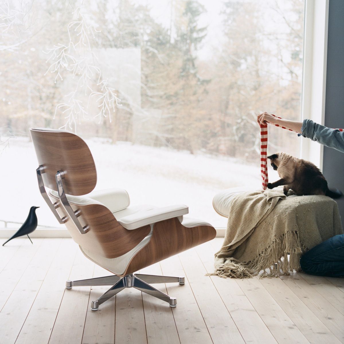 Lounge Chair & Ottoman Nogal/Blanco - Vitra