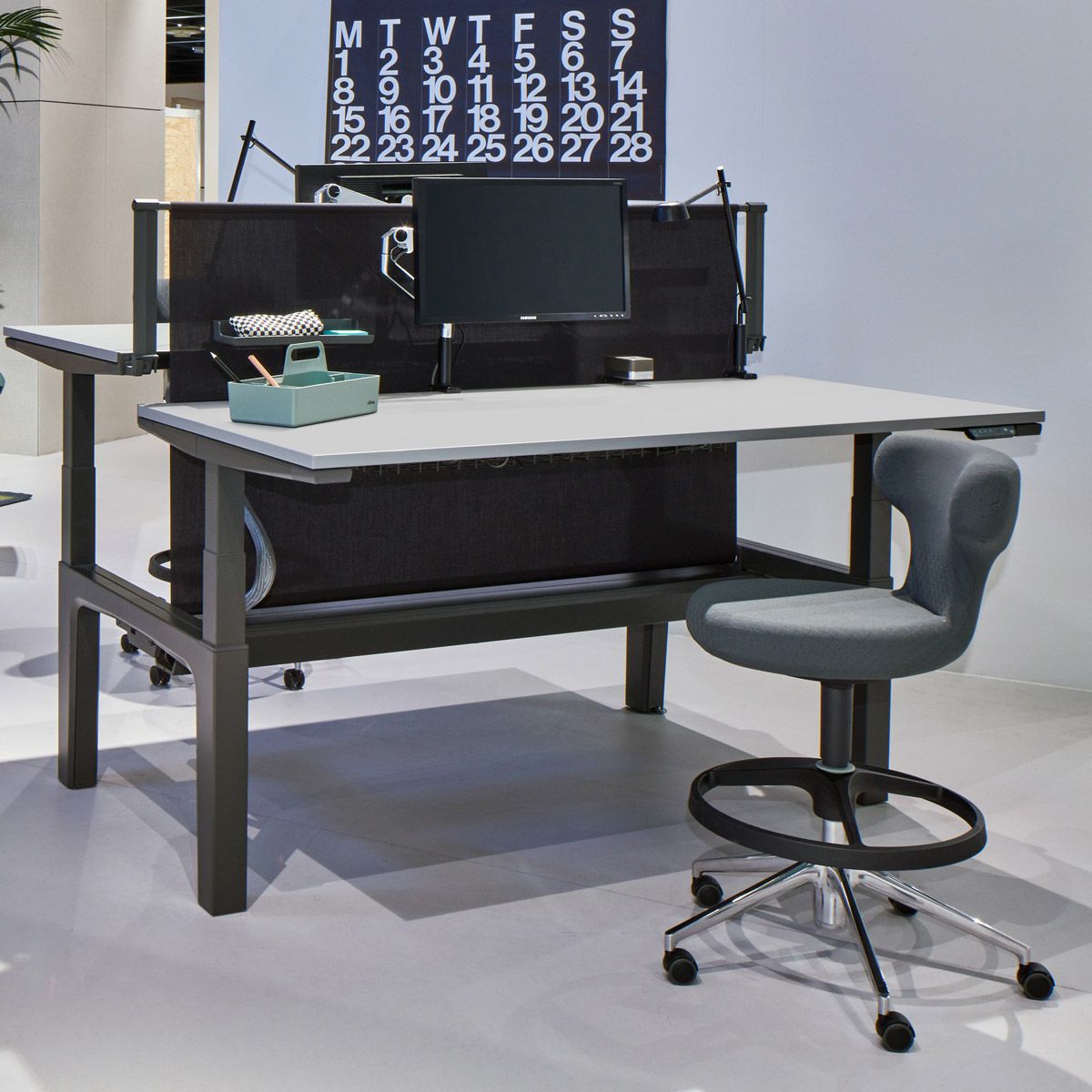 Silla Pivot High Stool – Vitra Silla Pivot High Stool – Vitra
