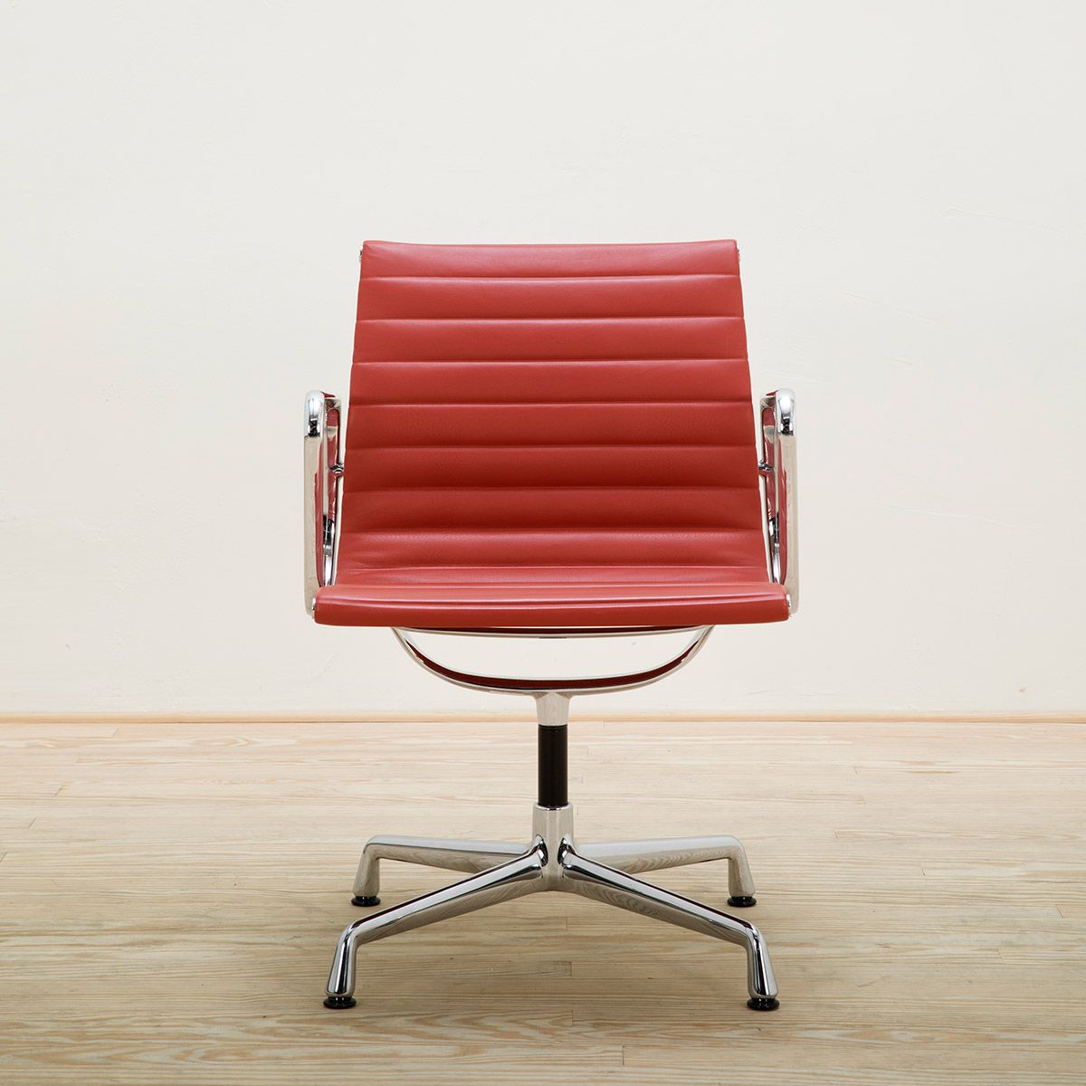 Silla Aluminium Chair EA 108 Rojo - Vitra