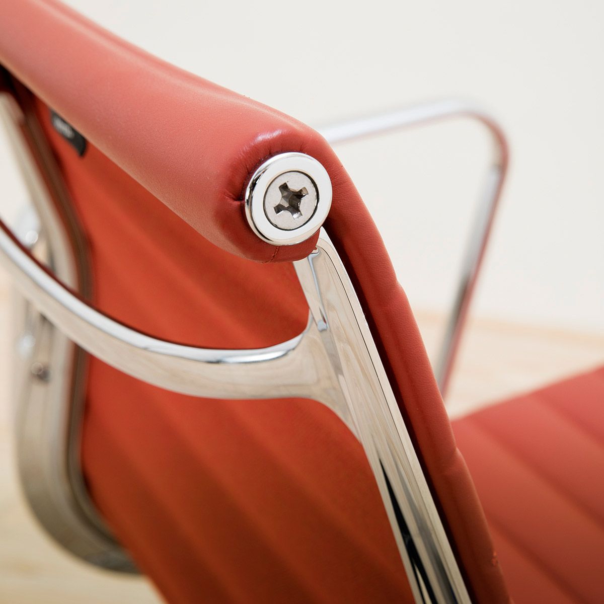 Silla Aluminium Chair EA 108 Rojo - Vitra