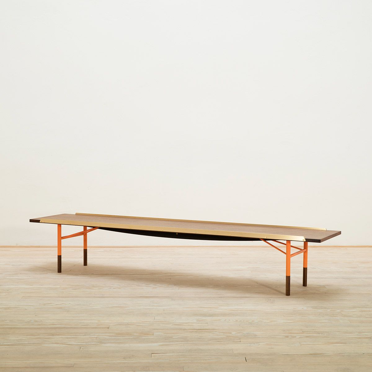 Banco Bench Brass 225 Nogal - OneCollection
