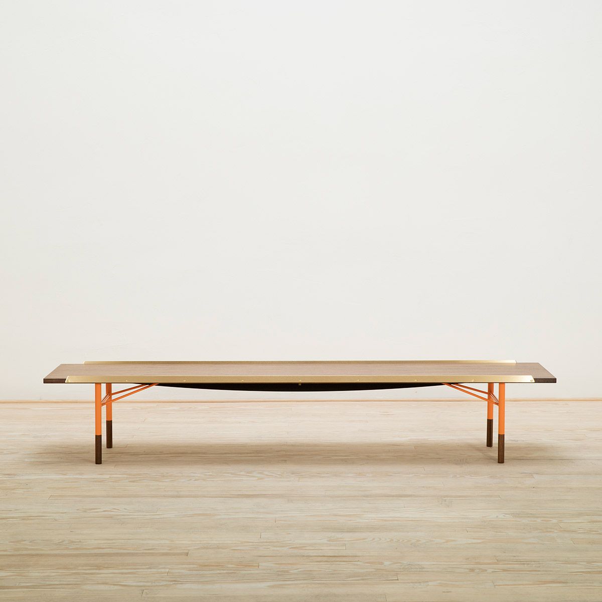 Banco Bench Brass 225 Nogal - OneCollection