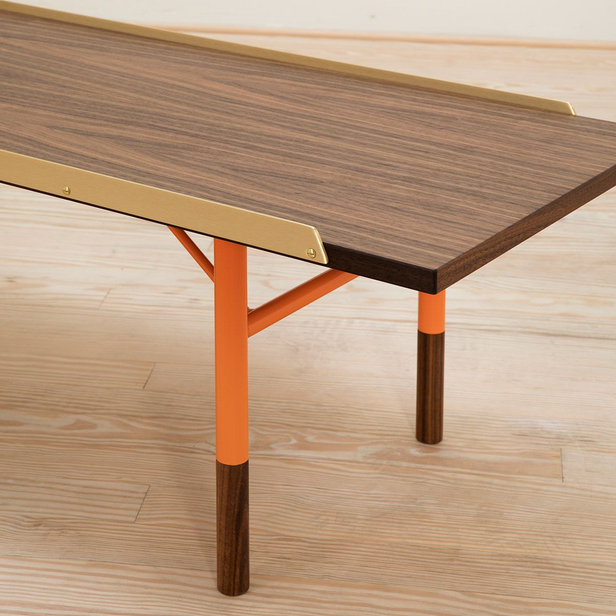 Banco Bench Brass 225 Nogal - OneCollection