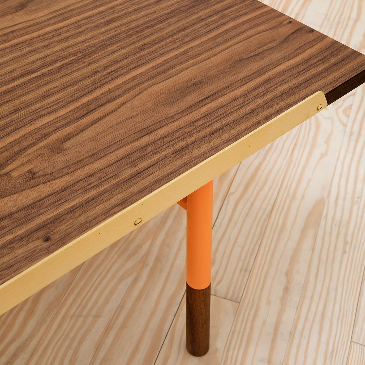 Banco Bench Brass 225 Nogal - OneCollection