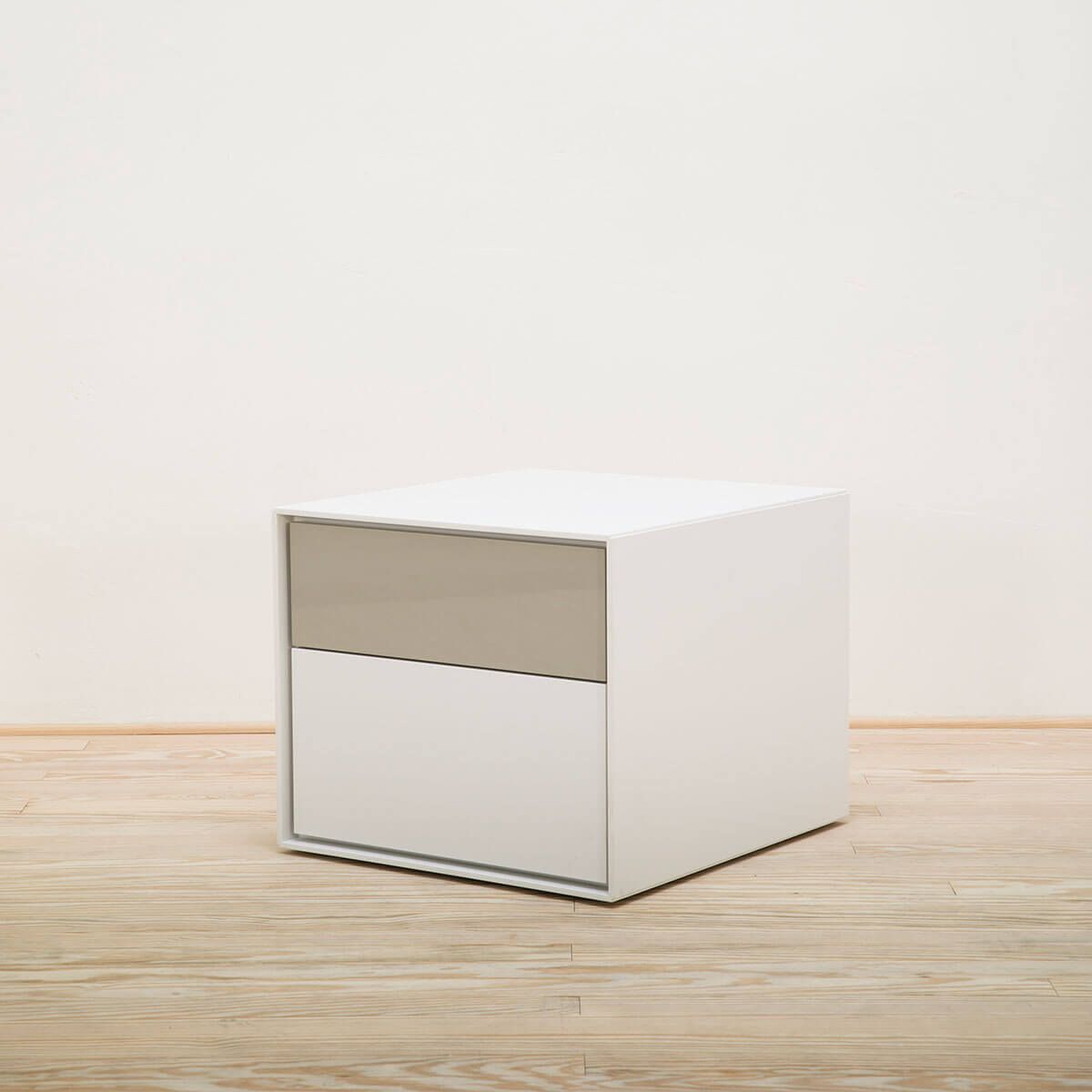 Mesa auxiliar Dado Blanco perla - B&B Italia