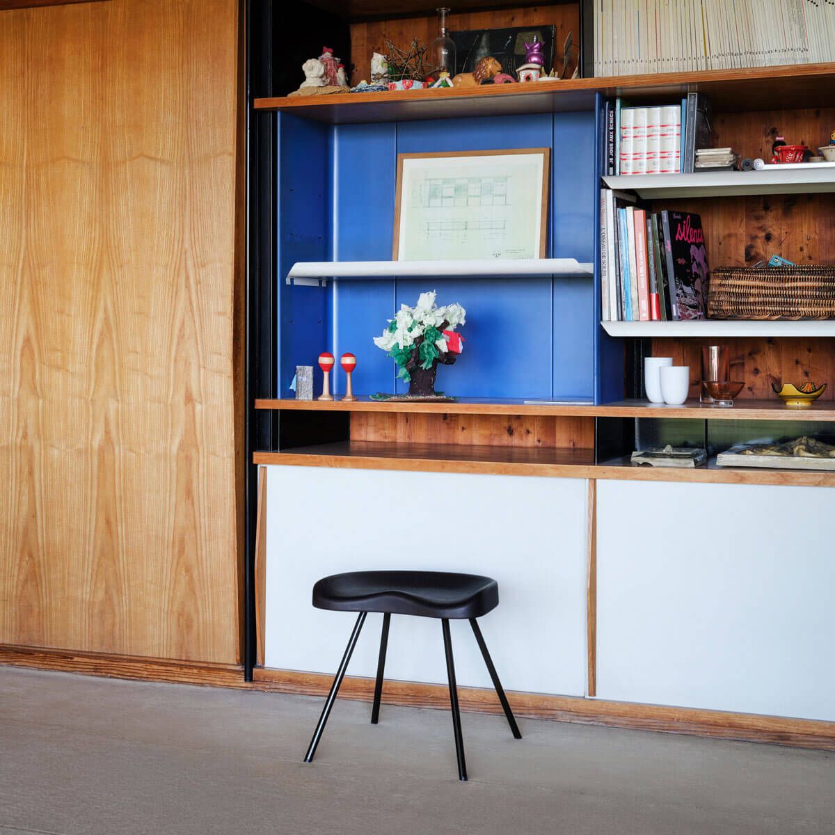 Tabouret N° 307 Roble oscuro de Jean Prouvé - Vitra Tabouret N° 307 Roble oscuro de Jean Prouvé - Vitra