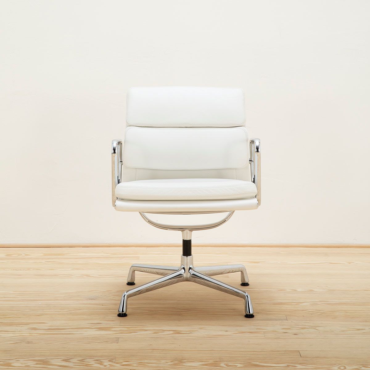 Sillón Soft Pad EA 208 Blanco - Vitra