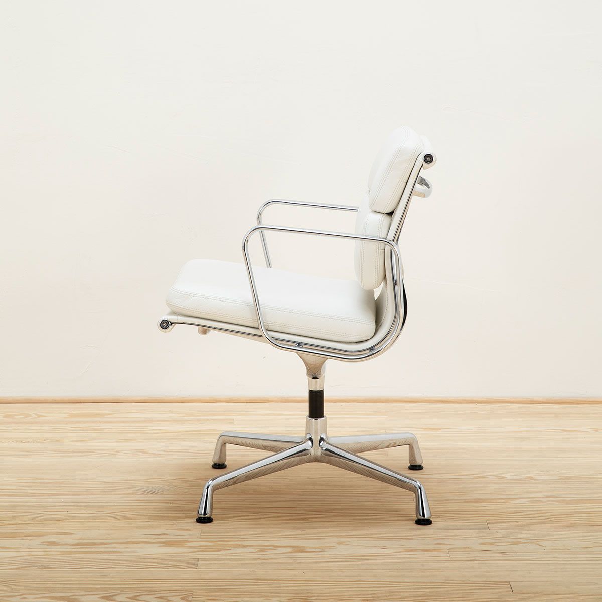 Sillón Soft Pad EA 208 Blanco - Vitra