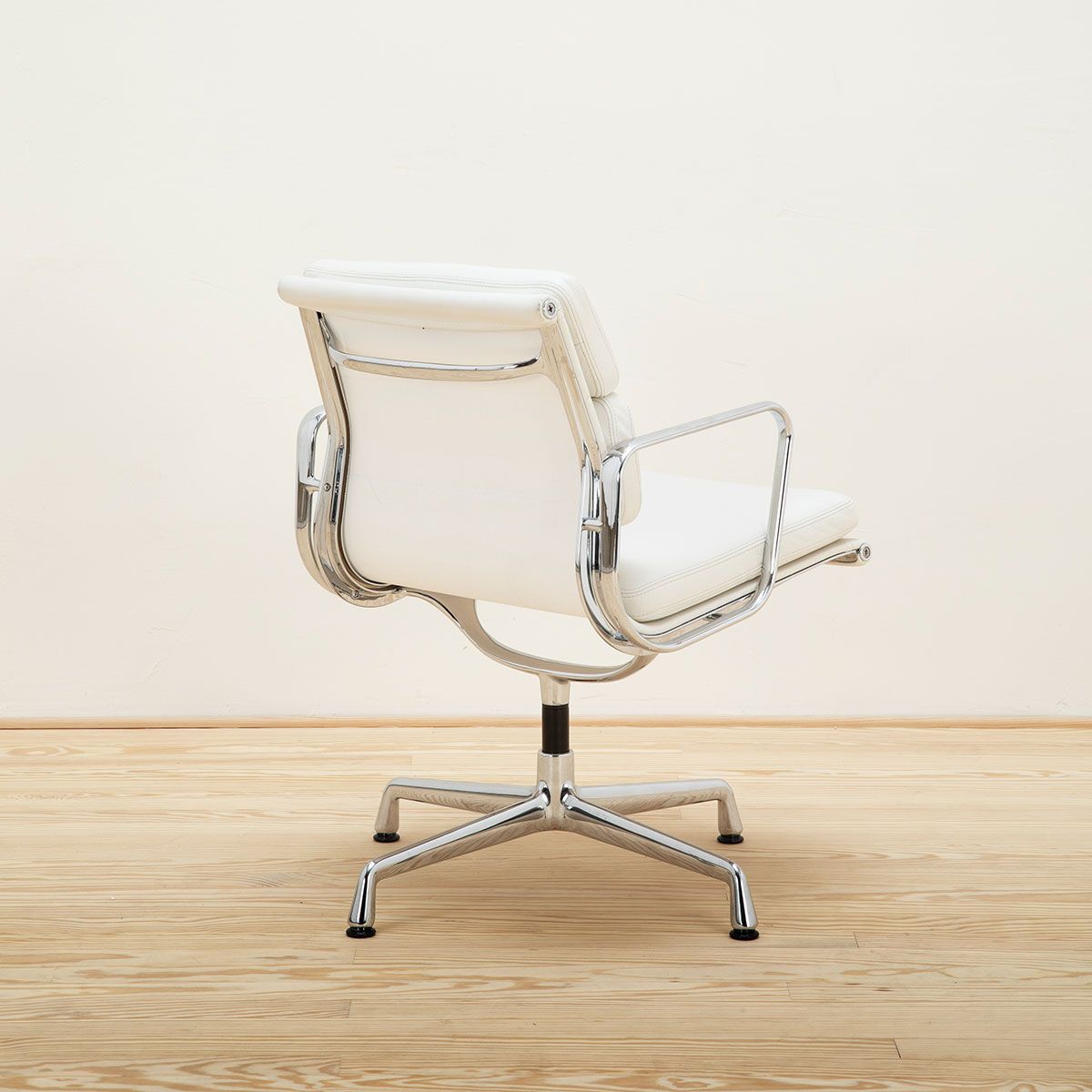 Sillón Soft Pad EA 208 Blanco - Vitra