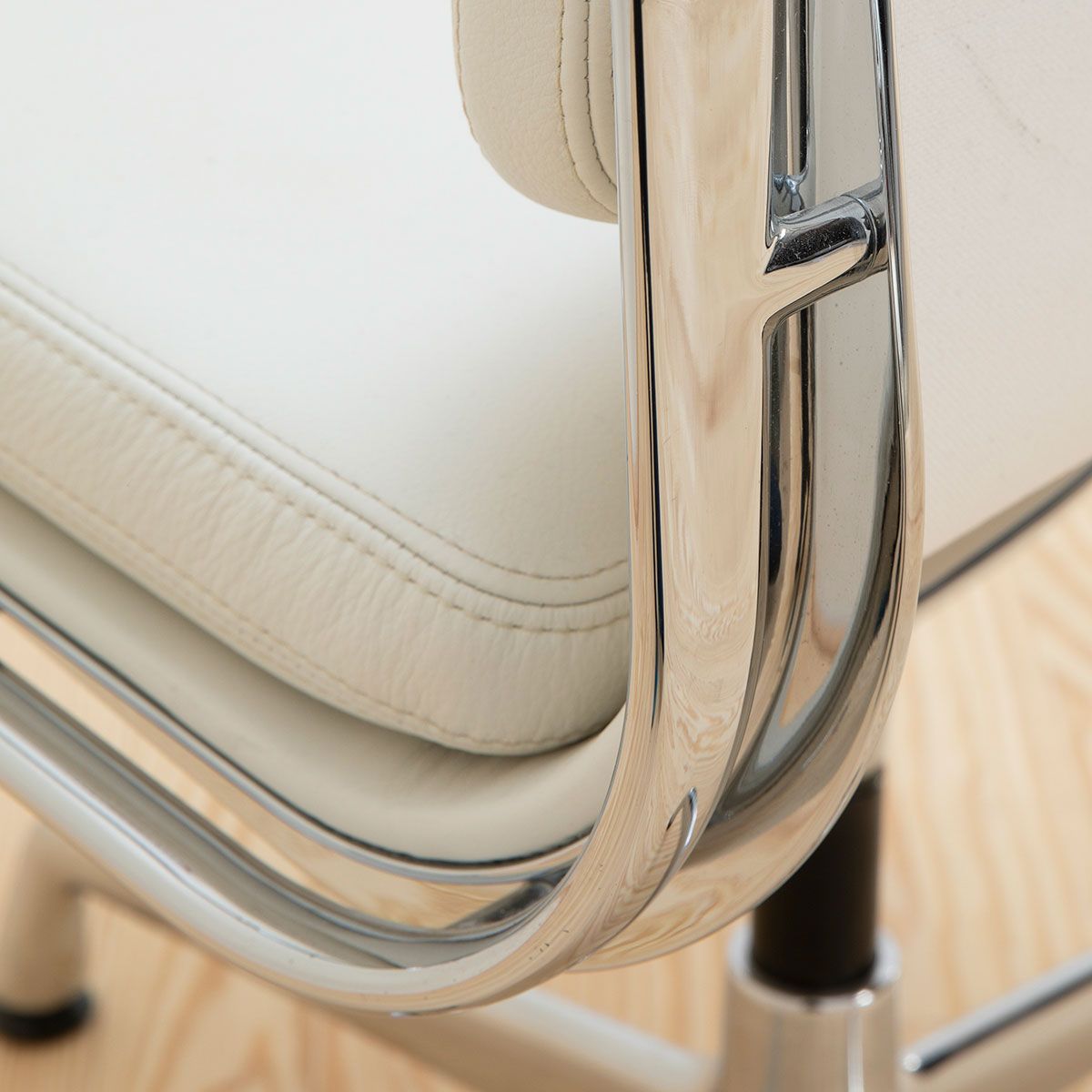Sillón Soft Pad EA 208 Blanco - Vitra