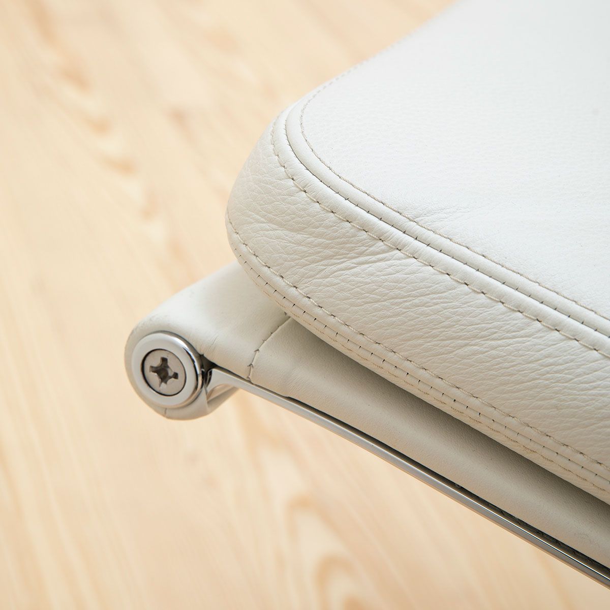 Sillón Soft Pad EA 208 Blanco - Vitra