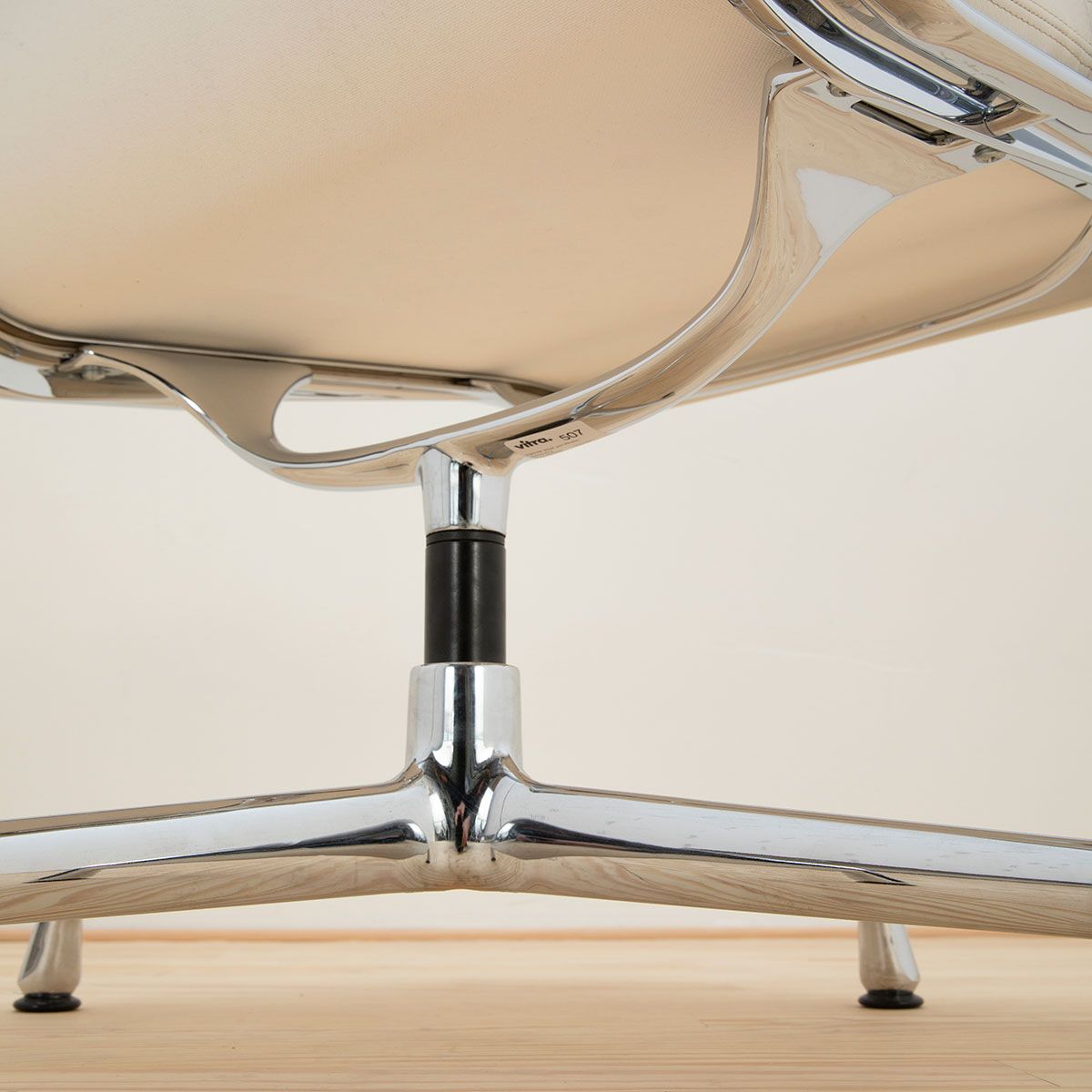 Sillón Soft Pad EA 208 Blanco - Vitra