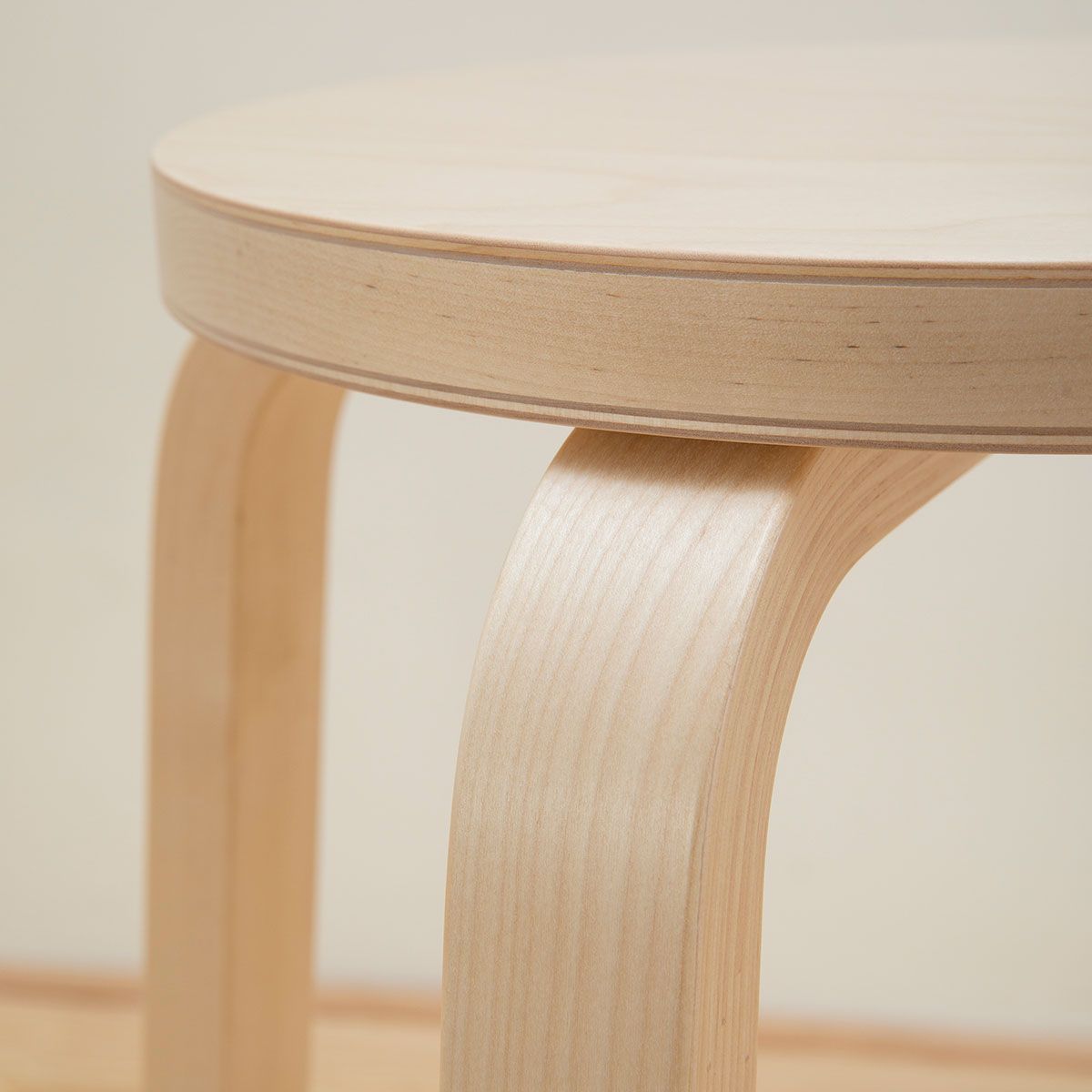 Taburete Bar Stool 64 - Artek Taburete Bar Stool 64 - Artek