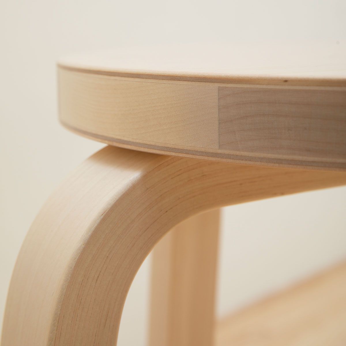 Taburete Bar Stool 64 - Artek Taburete Bar Stool 64 - Artek