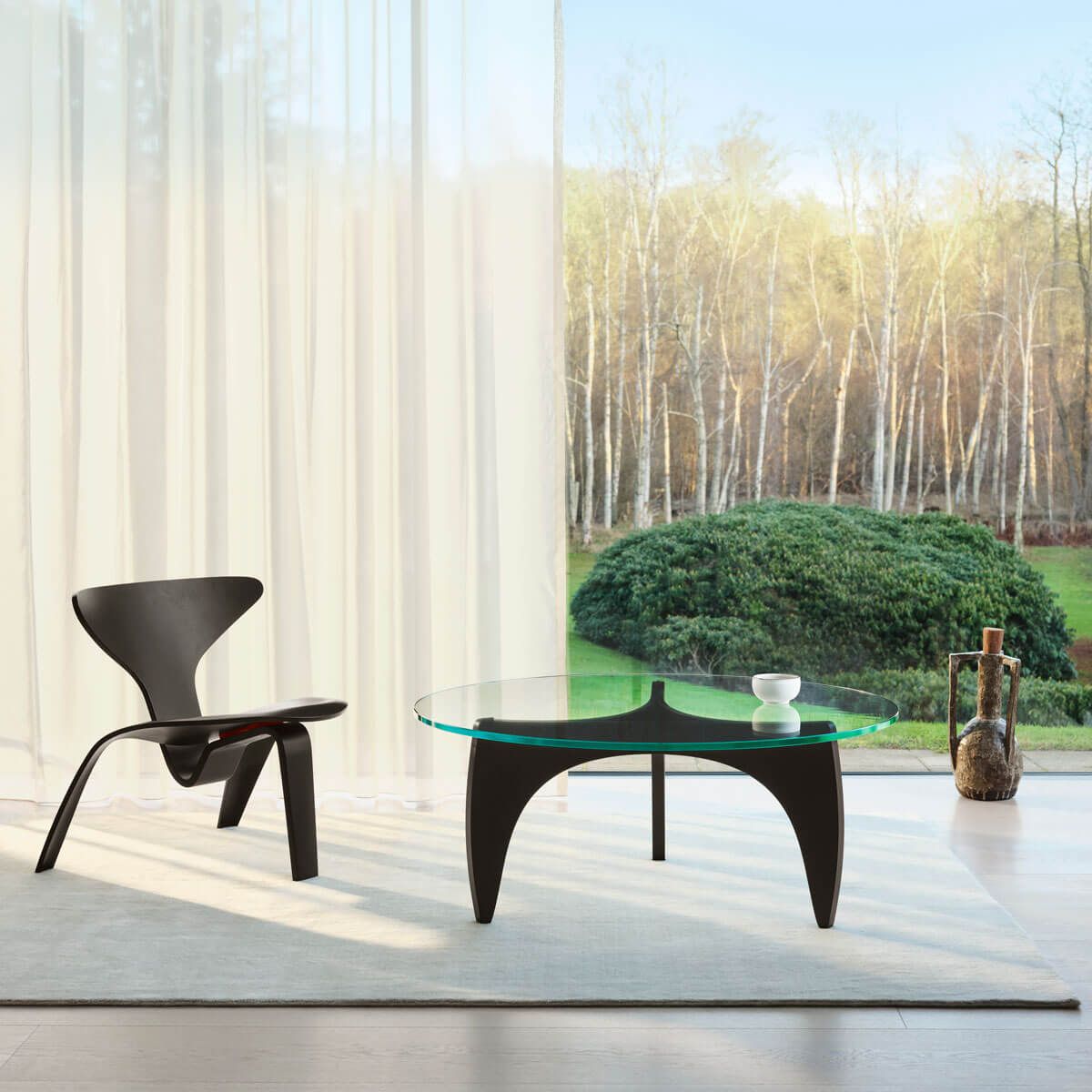 Butaca PK0 A y mesa auxiliar PK60 Fresno - Fritz Hansen Butaca PK0 A y mesa auxiliar PK60 Fresno - Fritz Hansen