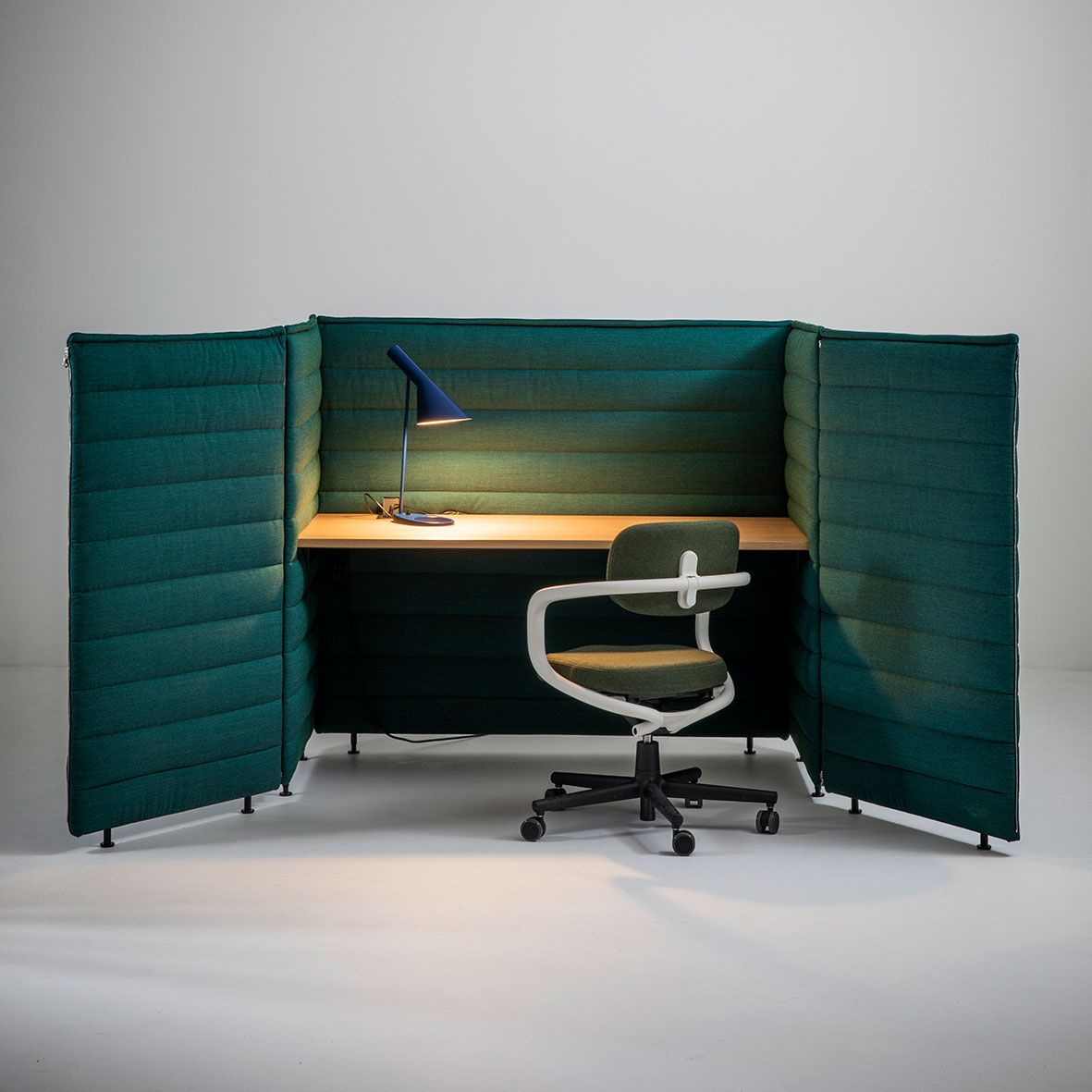 Mesa Alcove Plus Desk Large - Vitra