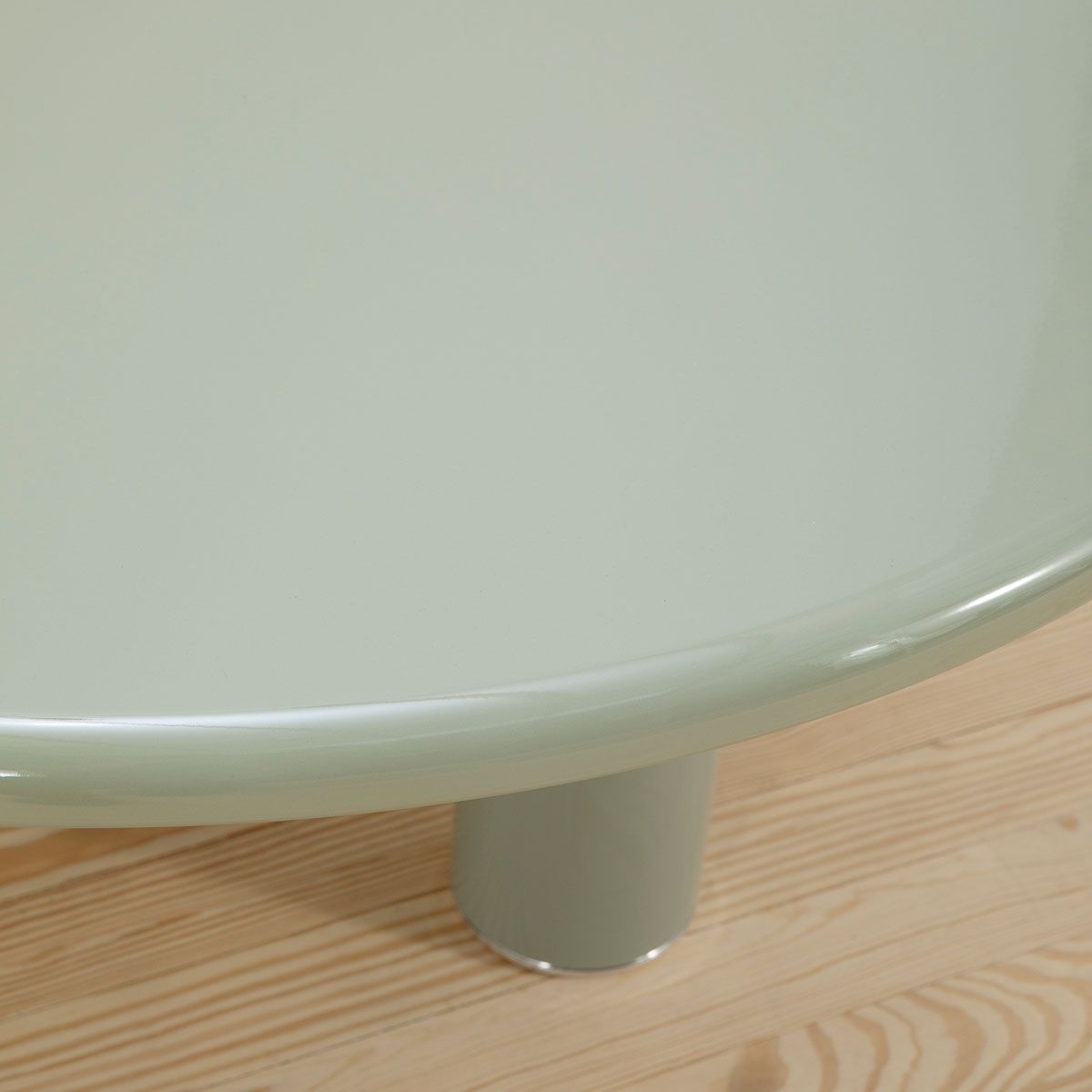 Mesa auxiliar Smalto - Knoll