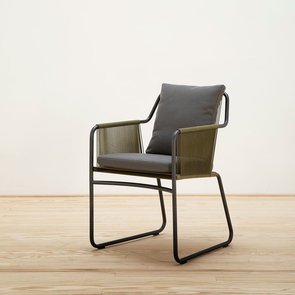 Sillón Harp 359 Oliva - Roda
