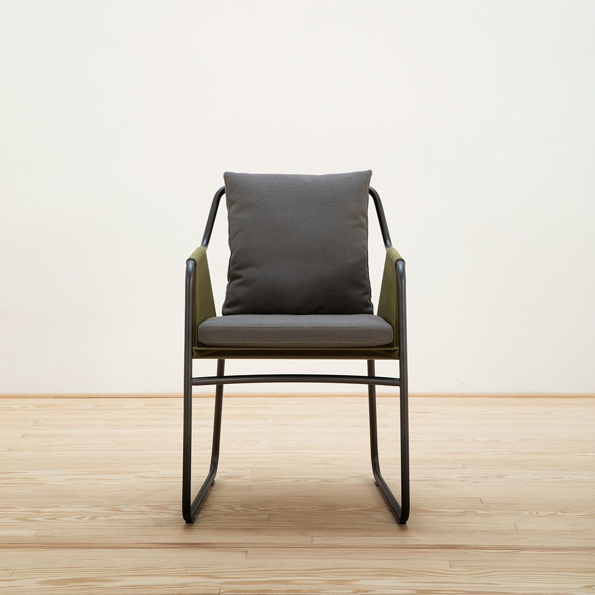 Sillón Harp 359 Oliva - Roda