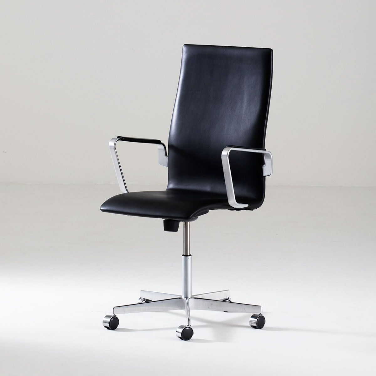 Sillón Oxford Regulable con ruedas Negro - Fritz Hansen