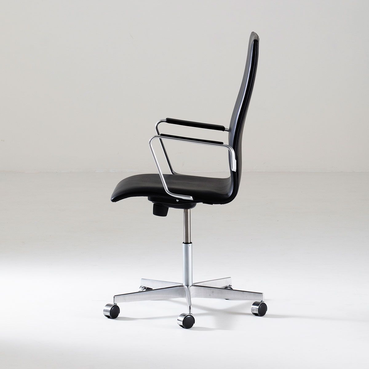 Sillón Oxford Regulable con ruedas Negro - Fritz Hansen