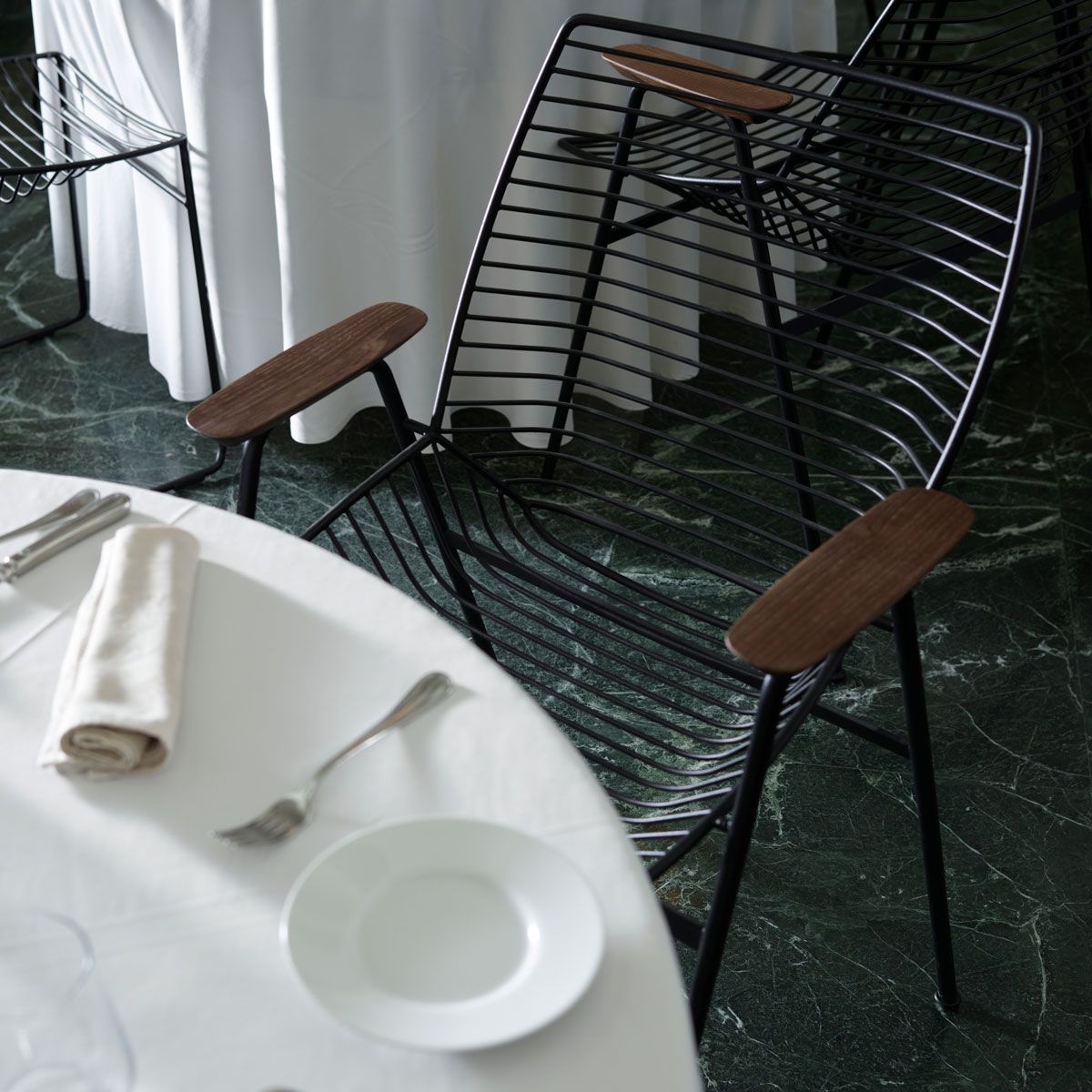Sillón Zelo Negro - Rex Kralj Sillón Zelo Negro - Rex Kralj