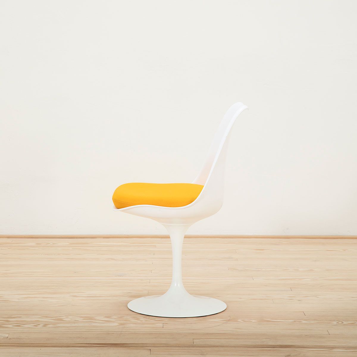 Silla Tulip Chair blanca/amarilla - Knoll