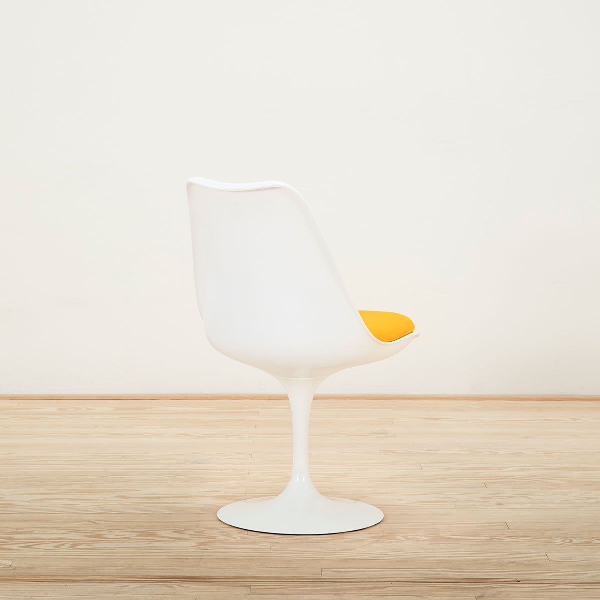 Silla Tulip Chair blanca/amarilla - Knoll