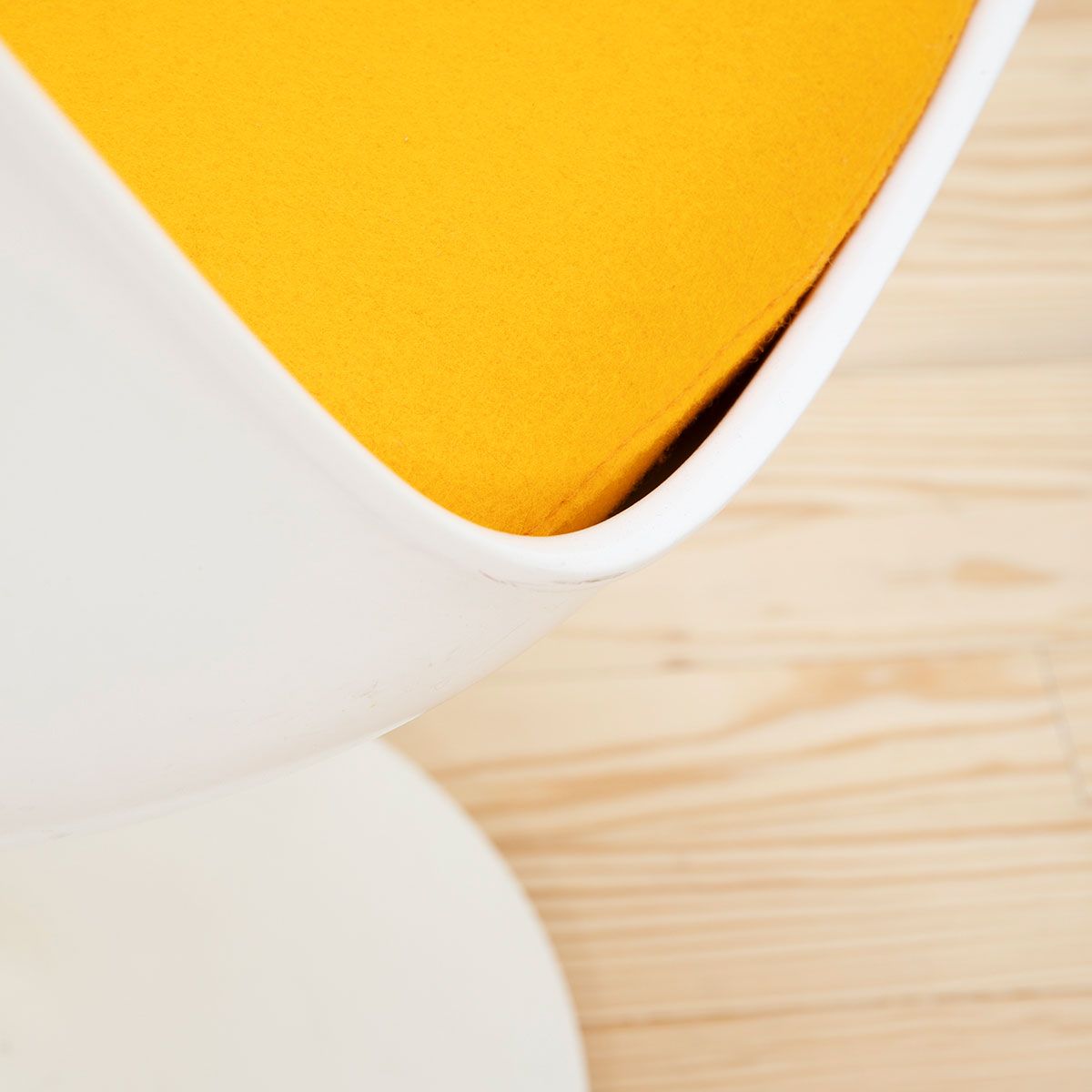 Silla Tulip Chair blanca/amarilla - Knoll