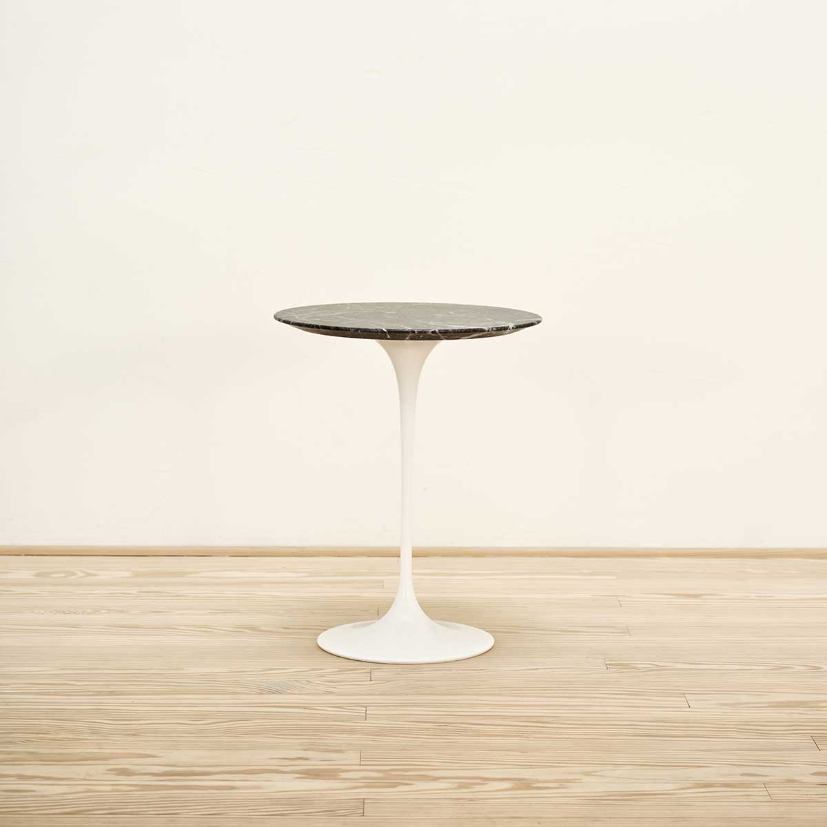 Mesa auxiliar Tulip Saarinen 41 Gris Carnico - Knoll