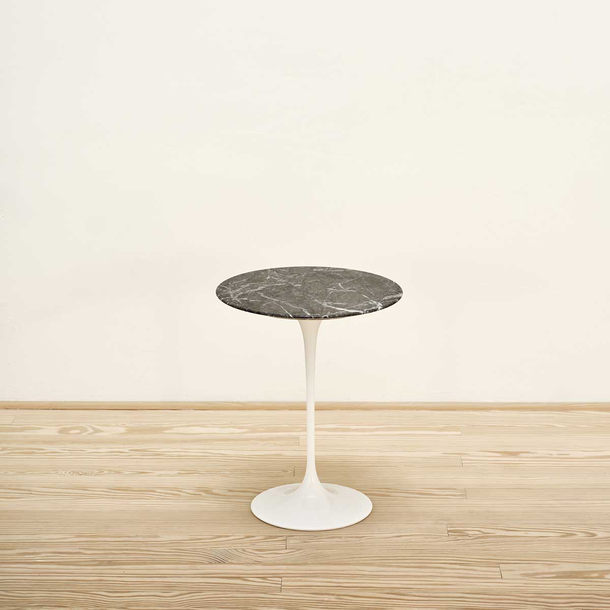 Mesa auxiliar Tulip Saarinen 41 Gris Carnico - Knoll