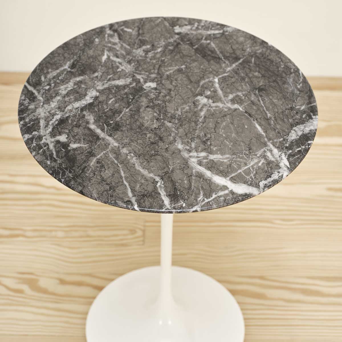 Mesa auxiliar Tulip Saarinen 41 Gris Carnico - Knoll