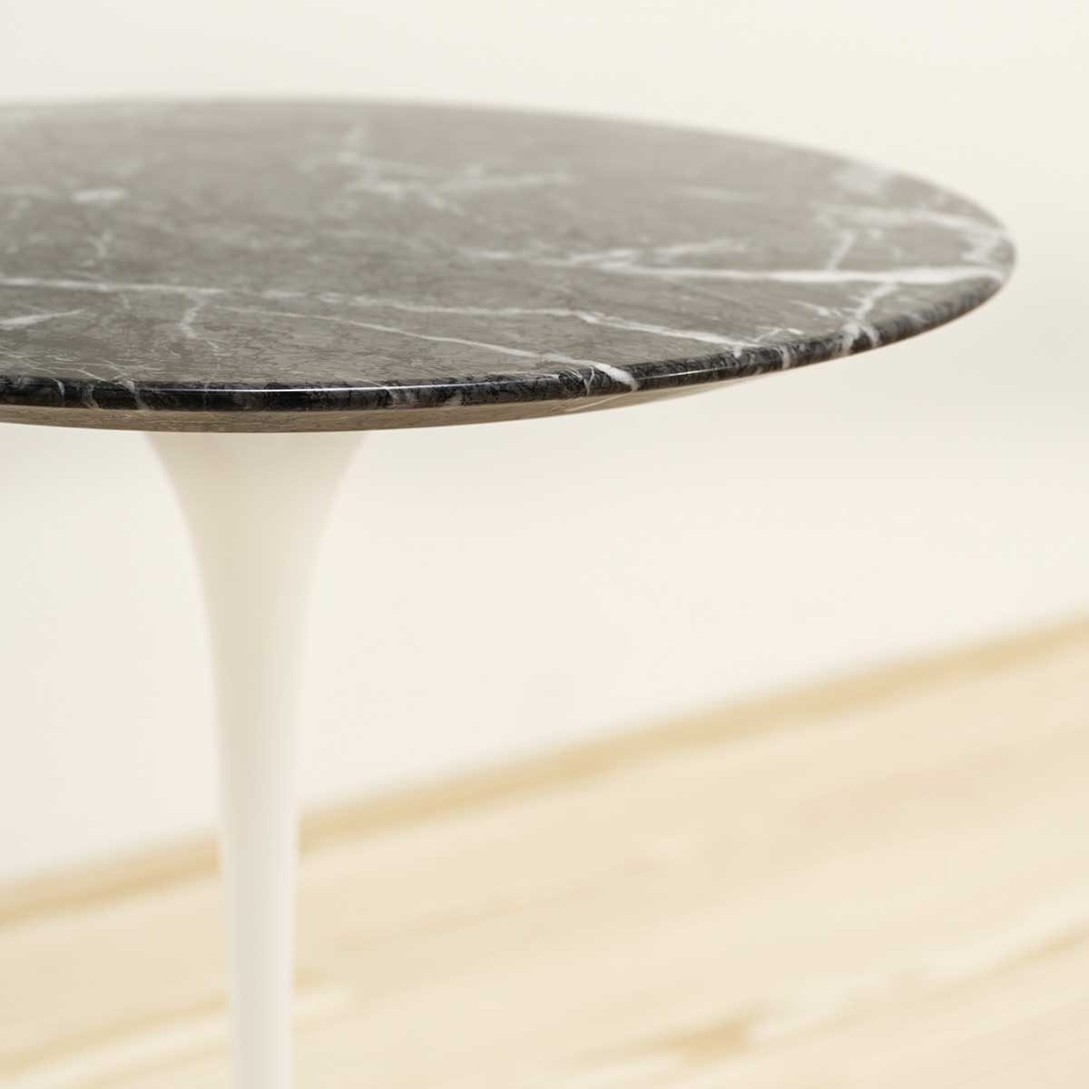 Mesa auxiliar Tulip Saarinen 41 Gris Carnico - Knoll