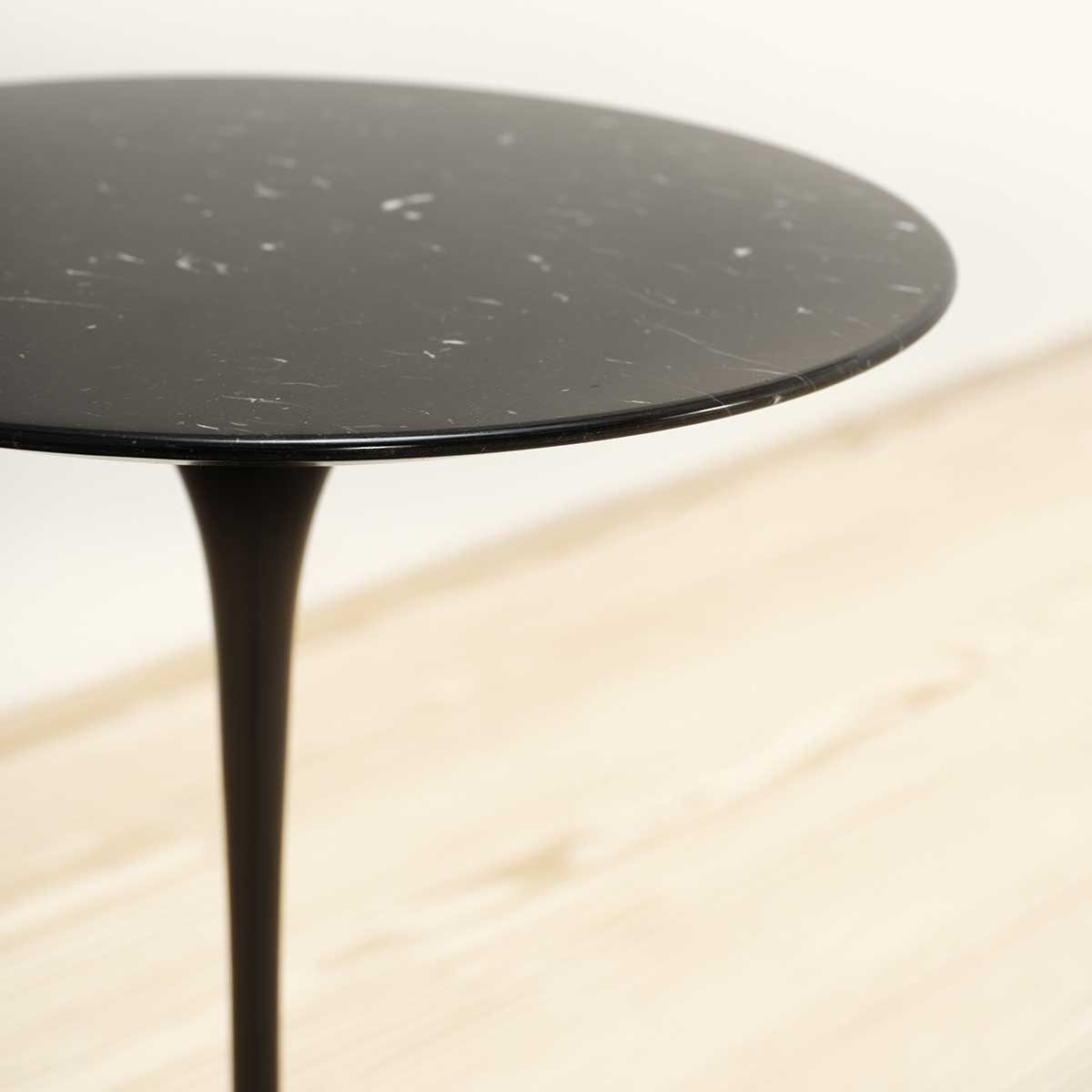 Mesa auxiliar Tulip Saarinen 41 Negro Marquina - Knoll