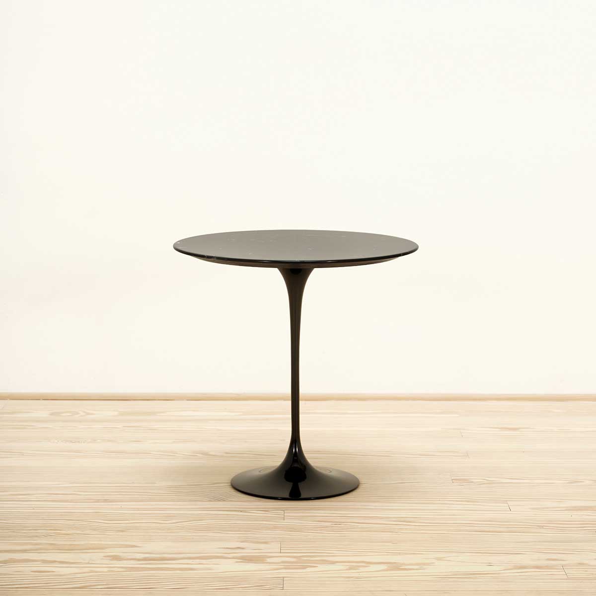 Mesa auxiliar Tulip Saarinen 51 Negro Marquina - Knoll