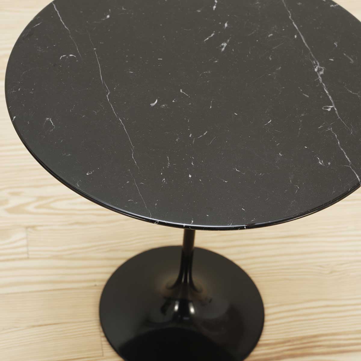 Mesa auxiliar Tulip Saarinen 51 Negro Marquina - Knoll Mesa auxiliar Tulip Saarinen 51 Negro Marquina - Knoll