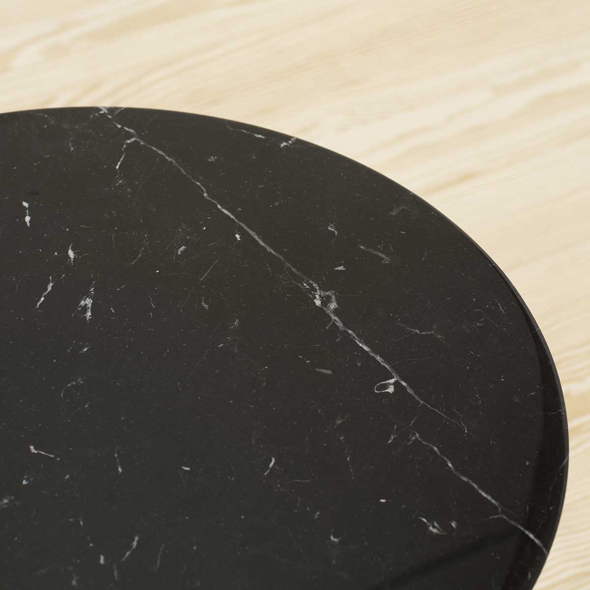 Mesa auxiliar Tulip Saarinen 51 Negro Marquina - Knoll Mesa auxiliar Tulip Saarinen 51 Negro Marquina - Knoll