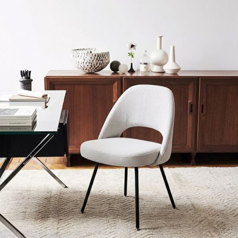 silla saarinen conference–knoll