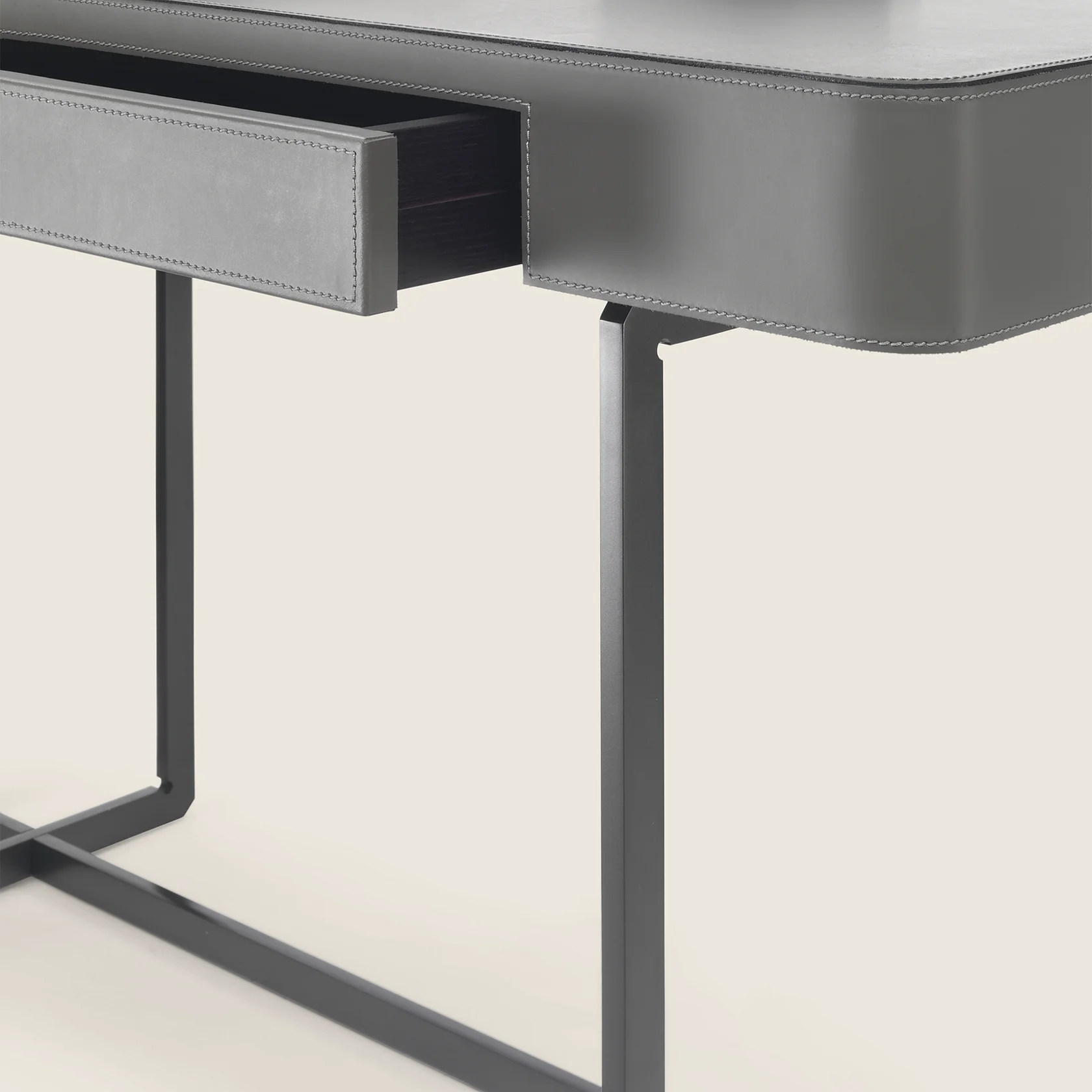 01LN60_MARMADUKE_CONSOLLE_SET_03 Mesa Marmaduke - Flexform
