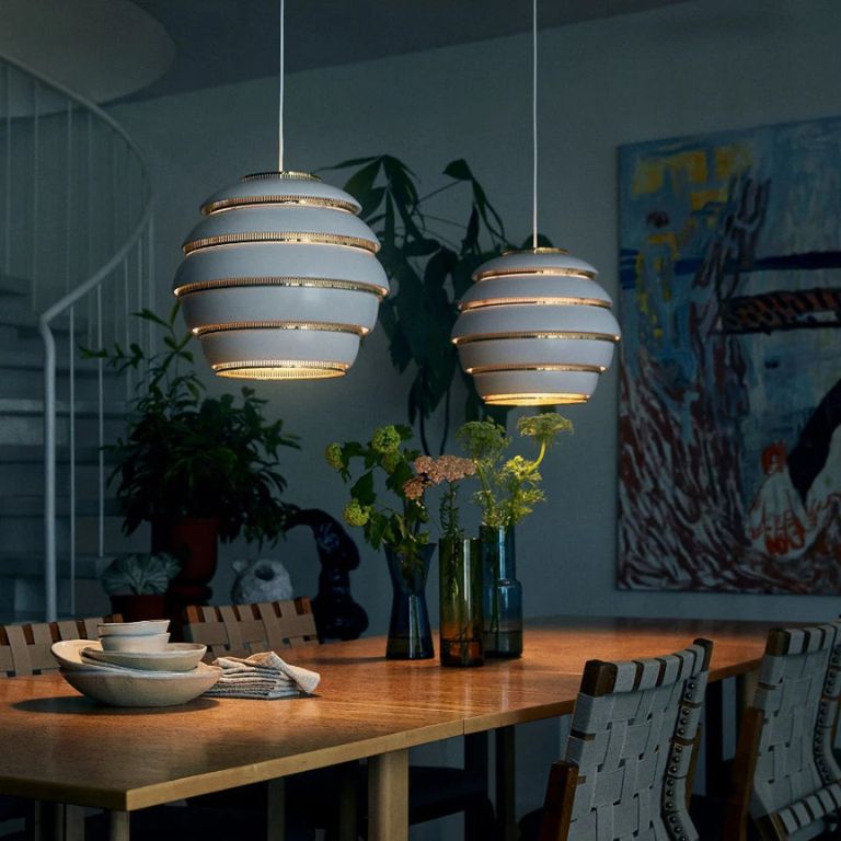 lámpara A331 artek colmena Lámpara colgante A331 Colmena de Alvar Aalto para Artek en acabado blanco y latón