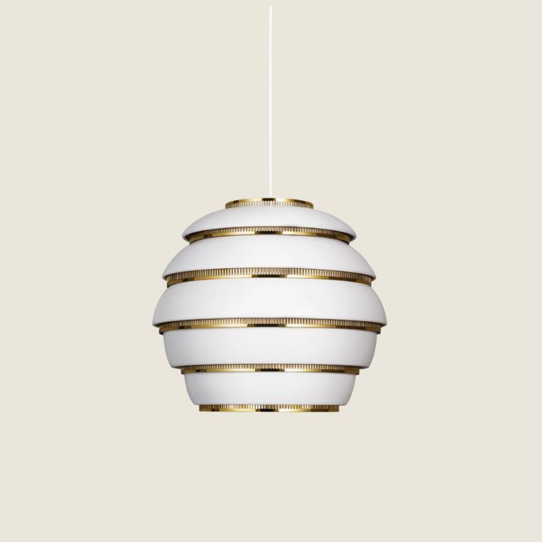 Lámpara colgante A331 Colmena de Alvar Aalto para Artek en acabado blanco y latón