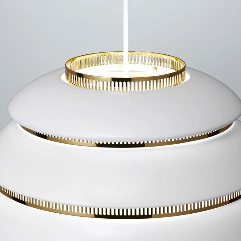 lámpara colmena A331 Lámpara colgante A331 Colmena de Alvar Aalto para Artek en acabado blanco y latón